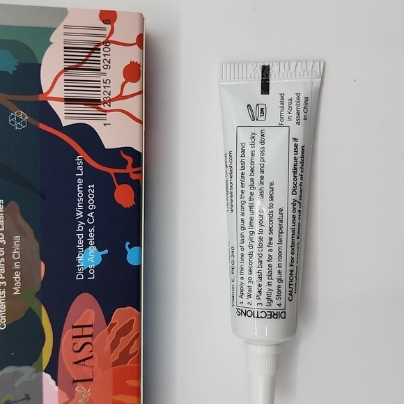 WINSOME LASH Whimsical Baldwin Floral Motifs Eyelash Set in Noble,Hybrid,& Envy - Picture 8 of 8